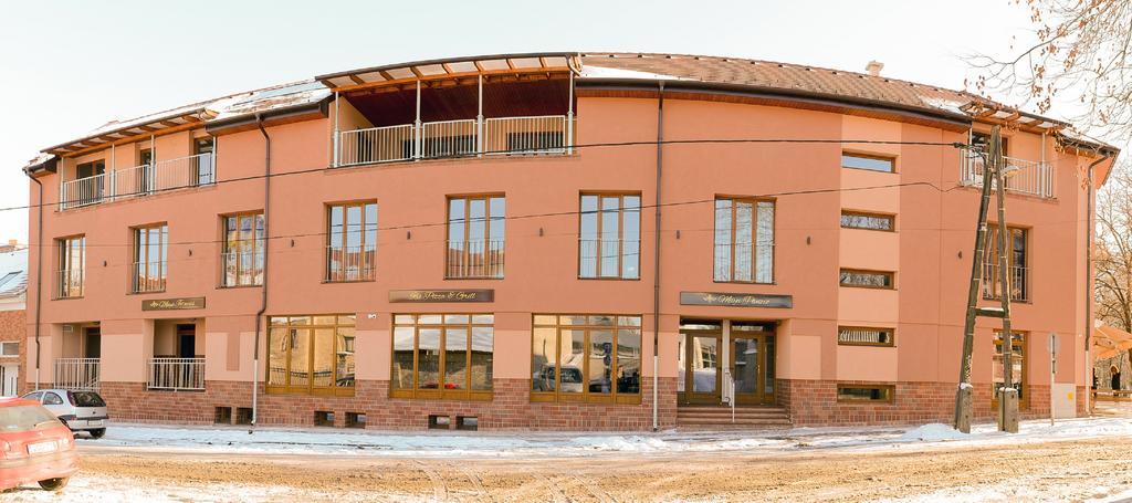 Maya Panzio-Rezidencia Szeged Exterior foto